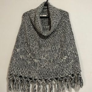 Old Navy,  poncho cable knit style M/L